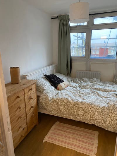 Couple look for short-term tenant in cosy double Main Photo