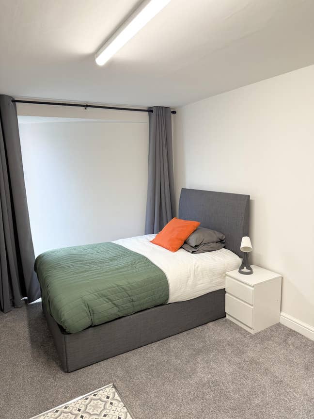 Luxurious Studio On Clarendon Road Main Photo