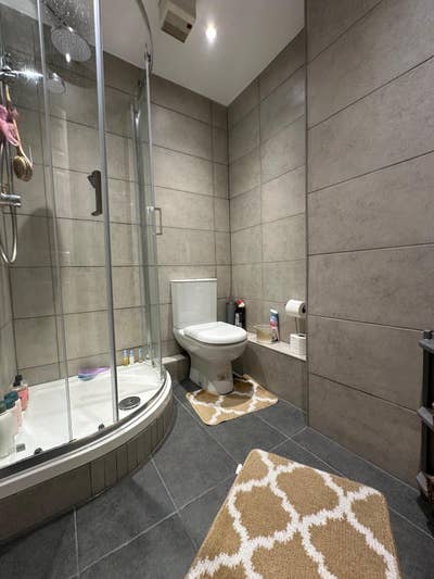 Top floor 2 bedroom/2 bathroom apartment Main Photo