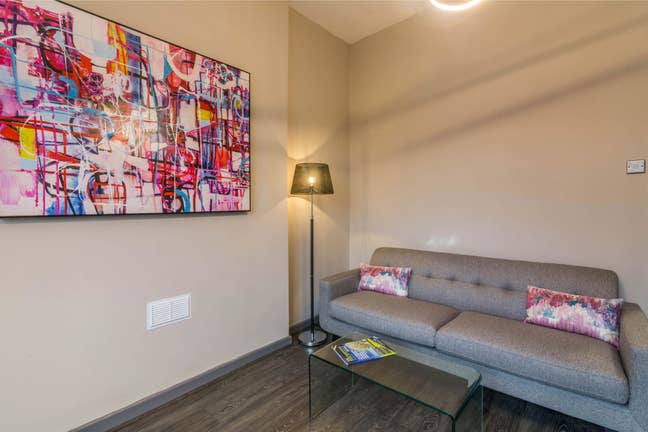 Two-Bedroom Flat in Carrington NG5 Main Photo