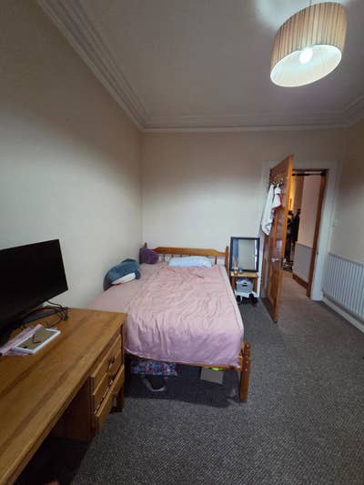Double Room available in 2-bed flat in Dalry Main Photo