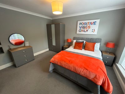 Professional House Share  Main Photo