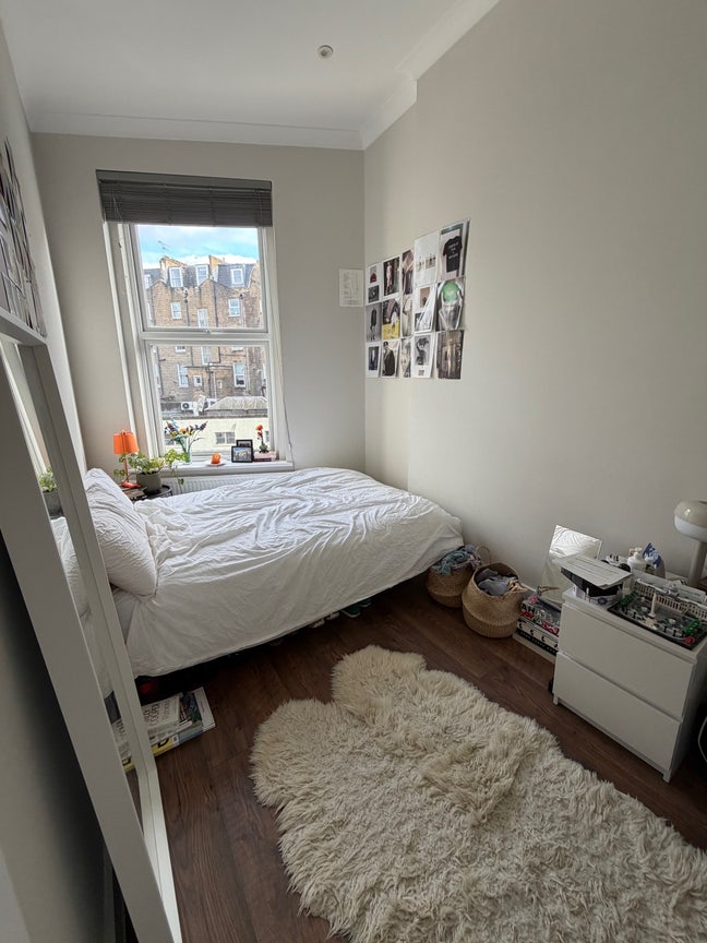 Lovely Double Room available in a 2 bed flat  Main Photo