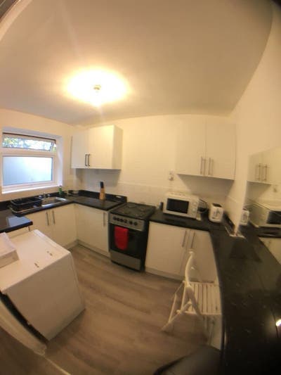 5 Min Walk 2 Tube-Amazing Room(All Bill In) Main Photo