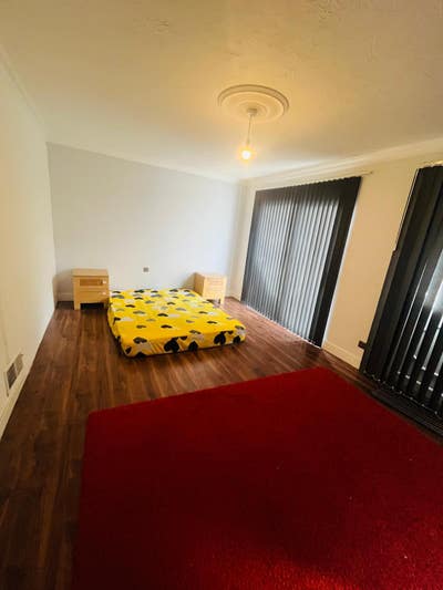 Double room is available for rent in - BS14 9UE Main Photo