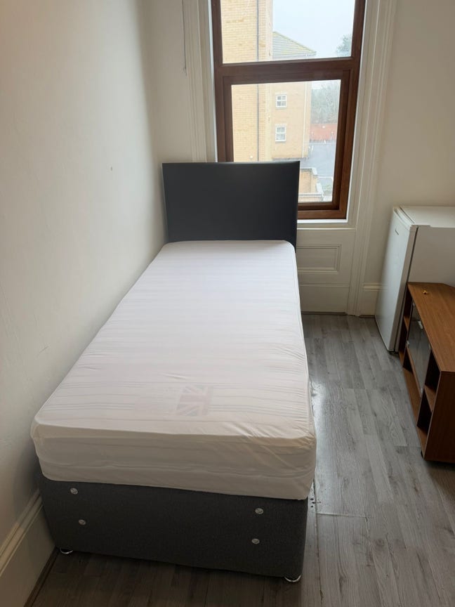 Brand New Fully Refurbished Single Room Main Photo
