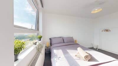 2 Furnished Rooms-All Bills Included-Near Stations Main Photo