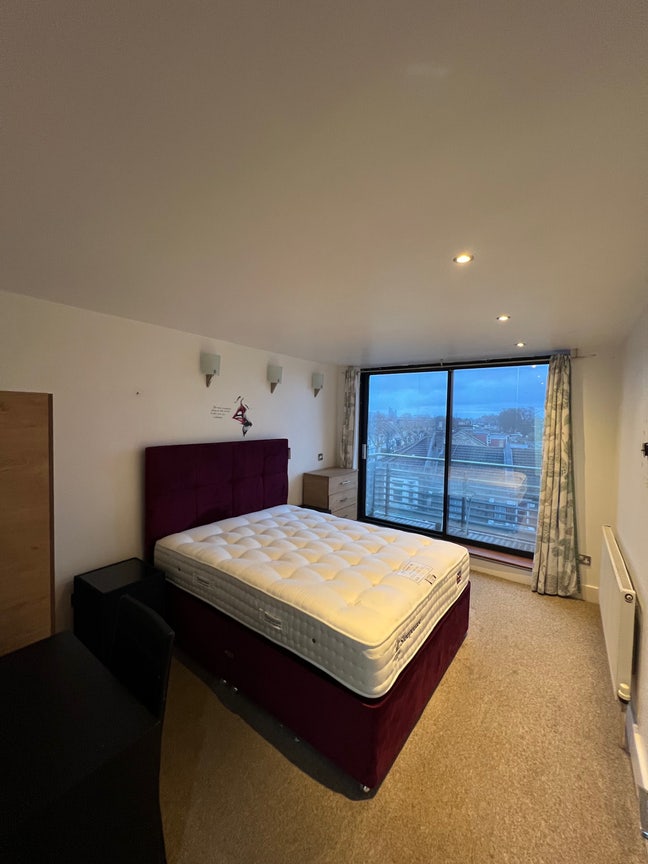 * Double & En-Suite Rooms Available * Forest Gate  Main Photo