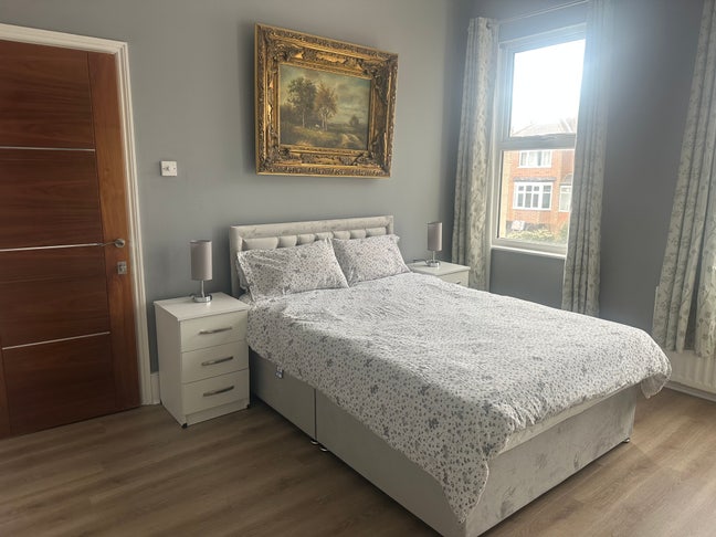 Spacious 4-Bedroom Flat - Venner Road SE26 Main Photo