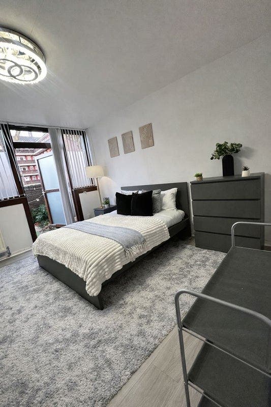 🌿 Extra-Large Double Room with Private Garden Main Photo