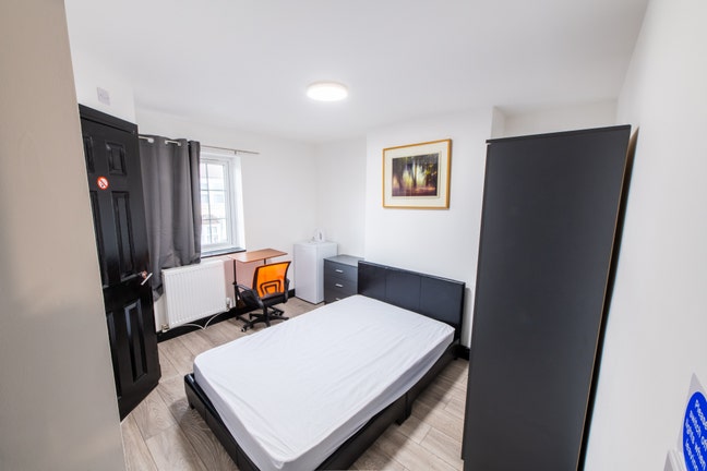 Newly Refurbished Double Room- Ashford Main Photo