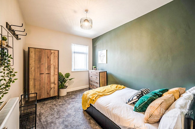 Beautiful Room - Town centre.  Main Photo