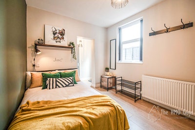 Beautiful Room - Town centre.  Main Photo