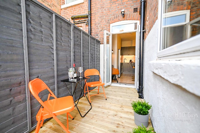 Beautiful Room - Town centre.  Main Photo