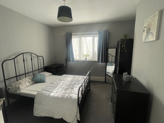 Comfortable Furnished Room Available Now Main Photo