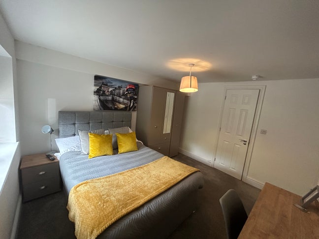 Professional Rooms in a Houseshare Main Photo