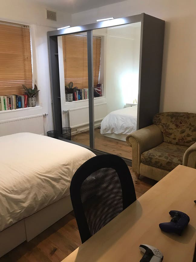 Double Room in 4-Bed Flat –Dalston Junction  Main Photo