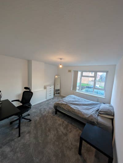 Large Double Near City Centre Main Photo