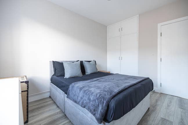 Large Double Room | Clean Home | 5 Min Station Main Photo