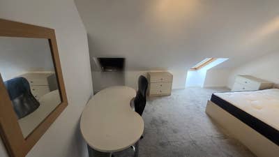 Double Room in Arnos Grove - 1 Min Station Main Photo