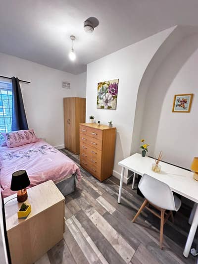 1  Single Room Close to the Station Main Photo