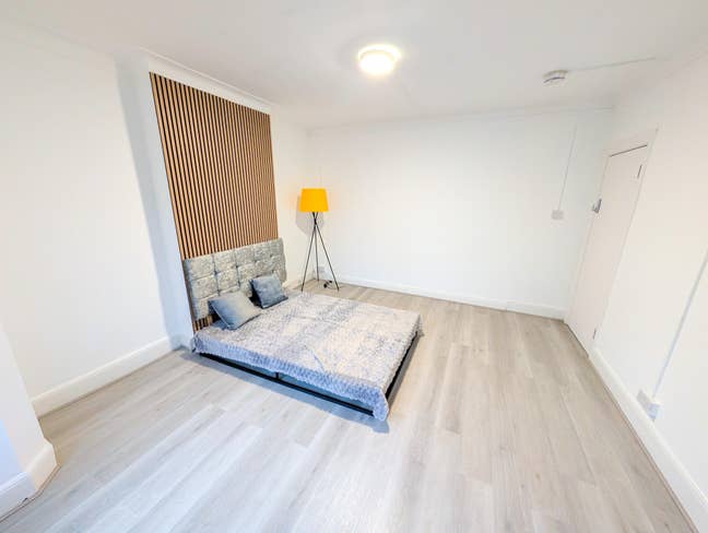 🏡 Spacious Double Room Available Now in Hendon Main Photo