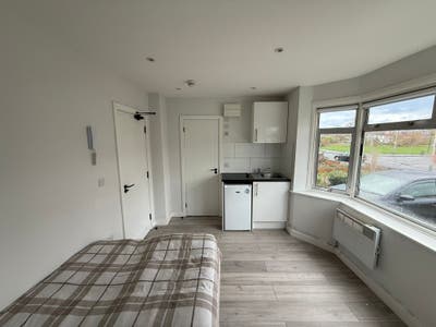 DSS-Studio Flat Available in Ruislip HA4 Main Photo