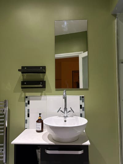 Double room with ensuite in large house Main Photo