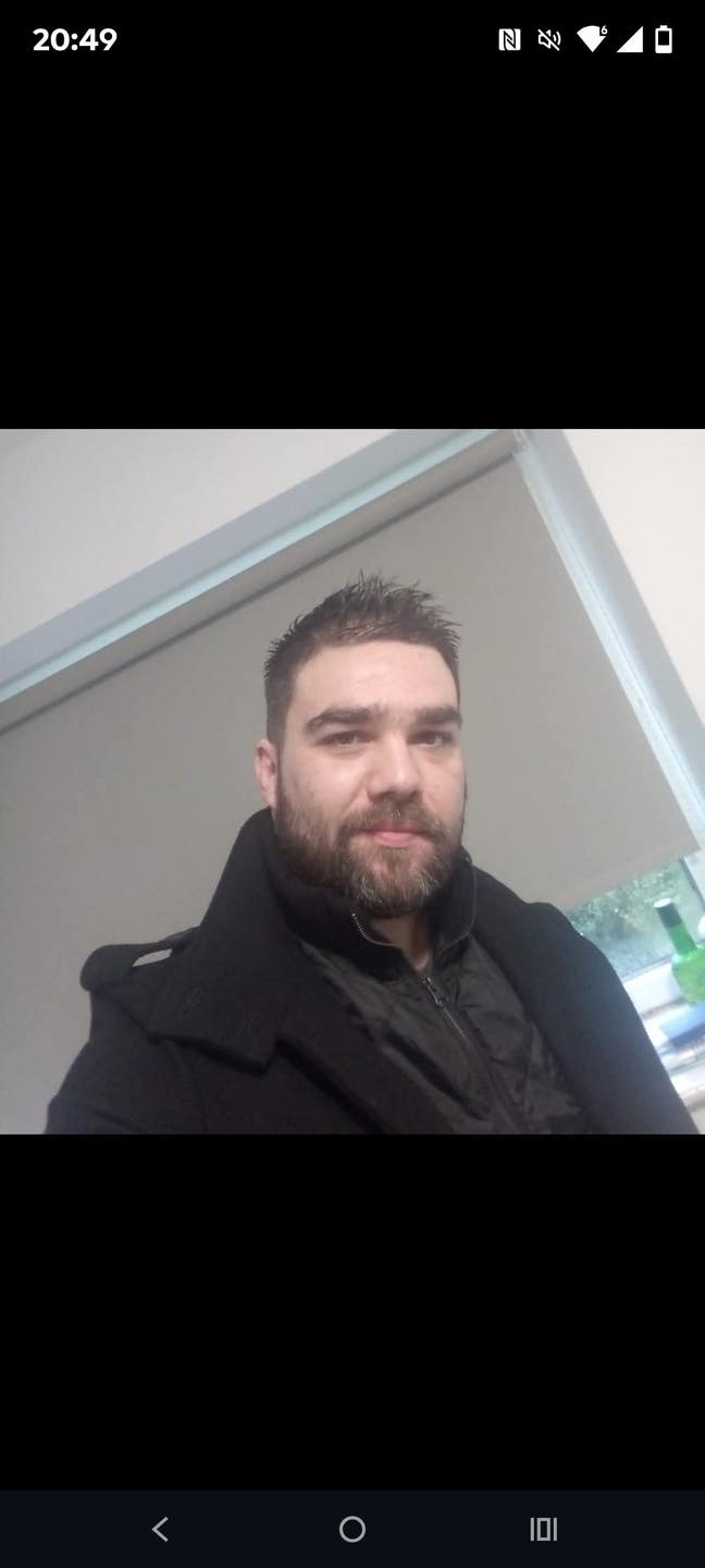 Professional Male seeks a single or double room Main Photo