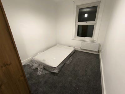 Large Double room to rent In E10 Leyton Main Photo