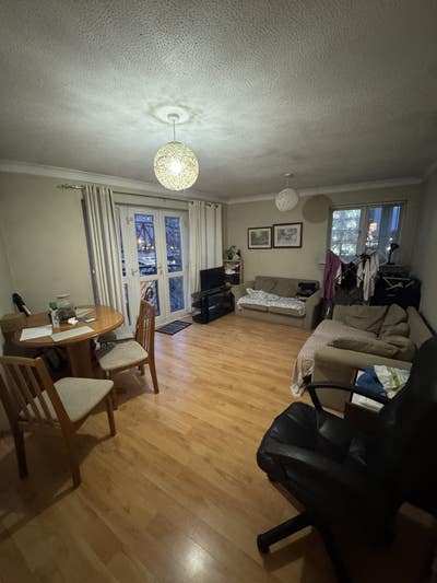 Right on the quays with a great view Main Photo