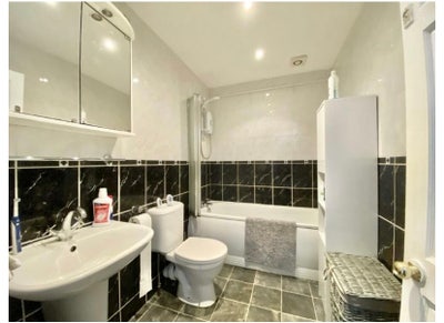 Excellent location near station 2 mins walk.. Main Photo