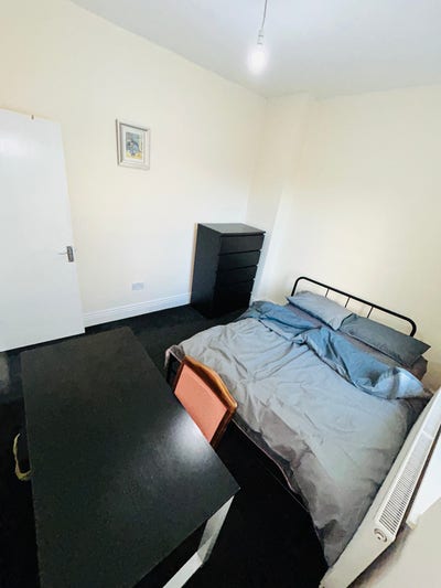 🏡 Spacious Double Room Available – Bills Included Main Photo