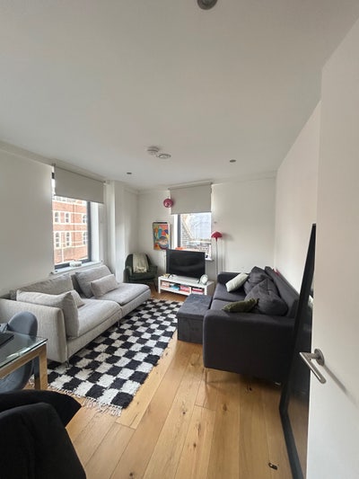 En-suite room in Modern 2-Bed Flat Main Photo