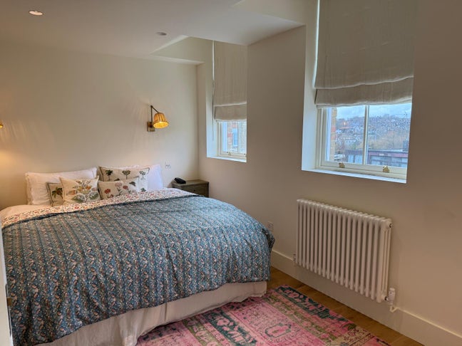 Beauryful suite opposite heath  Main Photo