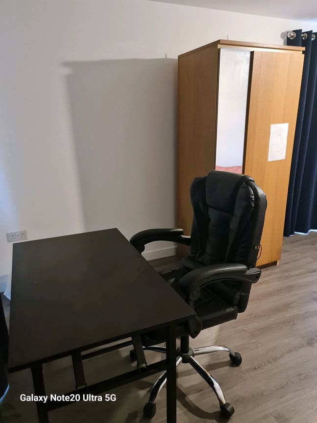 Large double bedroom including all the bills Main Photo