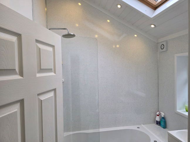 Large loft room, plus box room! Main Photo