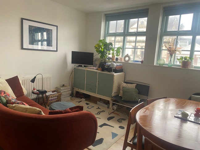 1 month let, Art Deco flat in Hackney Main Photo