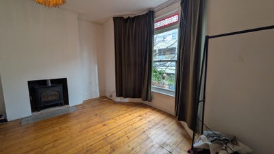 Large Double Room Main Photo