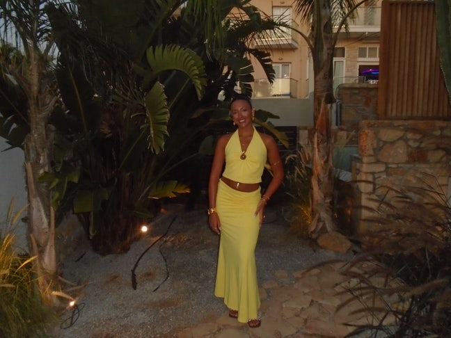 Room/flatmate for professional female Main Photo