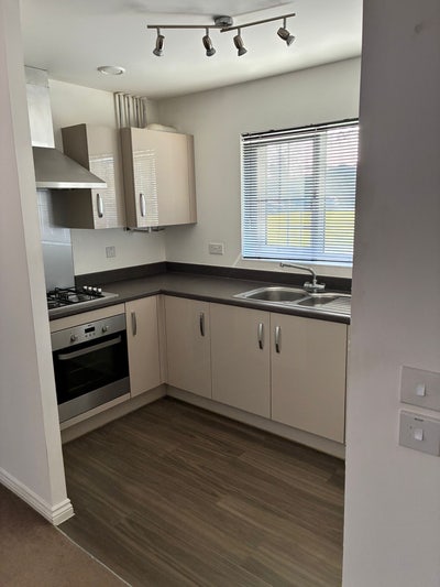 Room to let available immediately! Main Photo