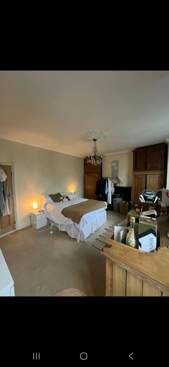 Lovely huge room in Parsons Green Main Photo