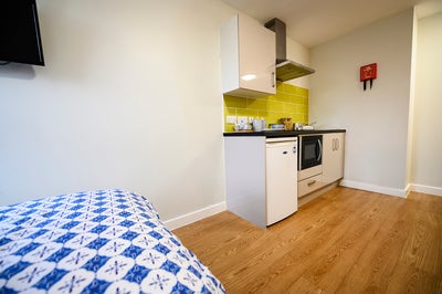 Bills inclusive studio in Chester city centre Main Photo