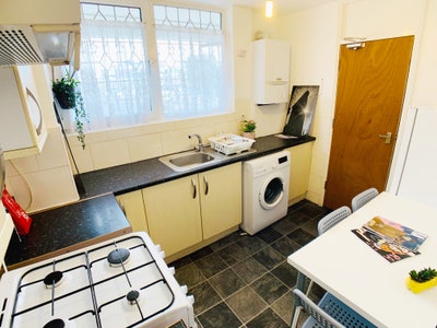 Bright Room – Walk to Canary Wharf Main Photo