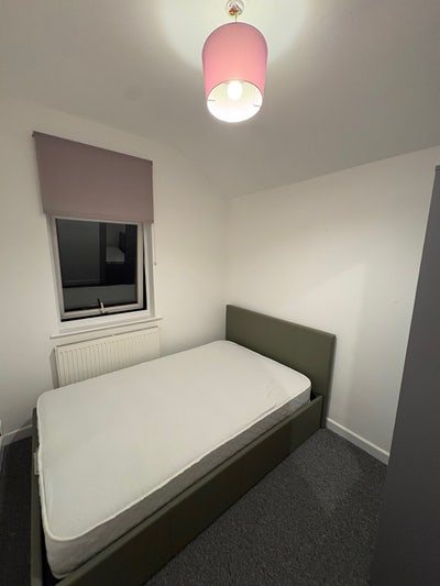 Double Bedroom in 3-Bed Home (not a HMO) Main Photo