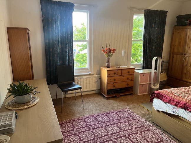 Large south facing room in a 3 bed house  Main Photo