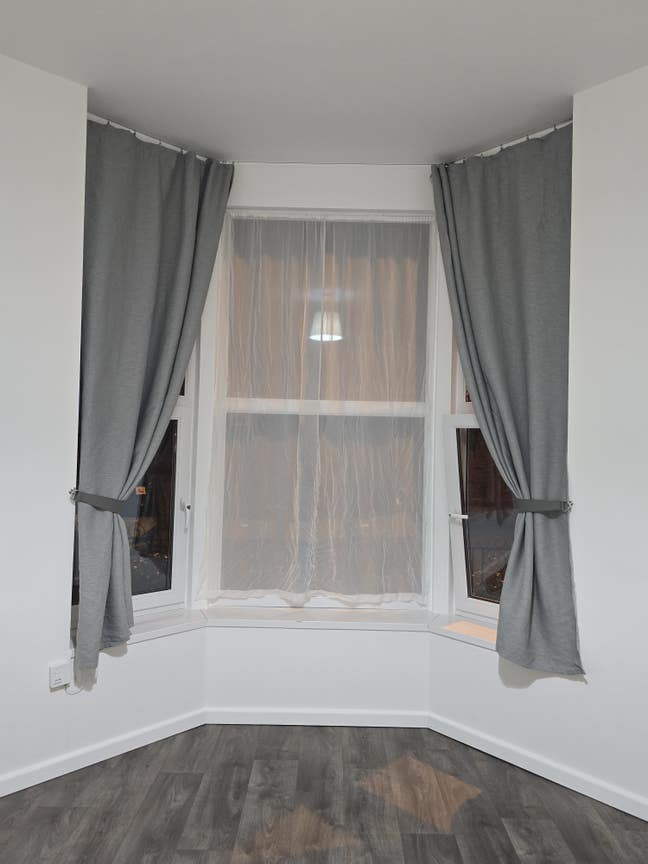 Spacious studio flat Main Photo