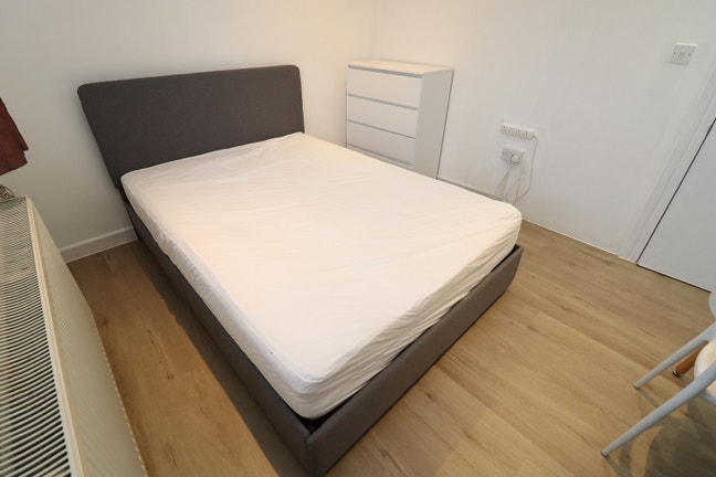 Fresh New Room | 2 Baths |8mins Walk to South Quay Main Photo