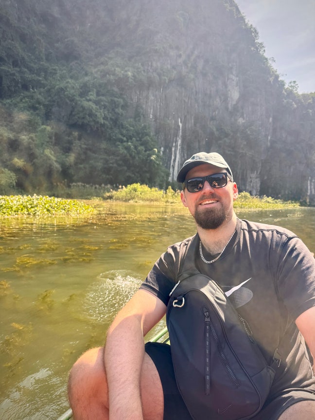 32yo professional share or buddy up  Main Photo