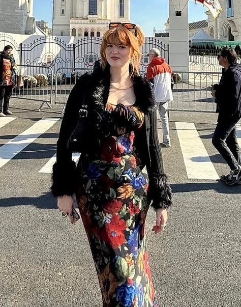 Young professional (F) looking for house share Main Photo